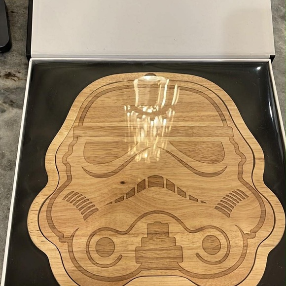 Stormtrooper Wooden Cheese Board Set - Picture 2 of 2